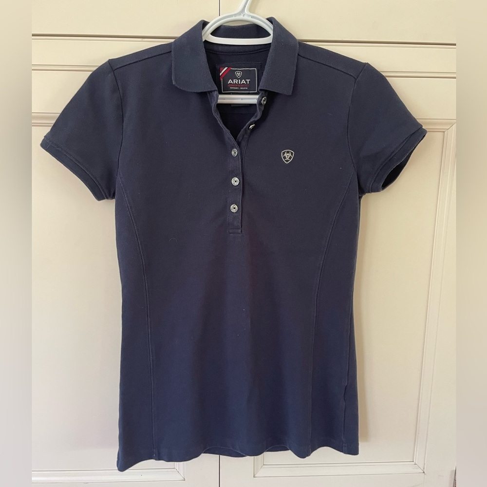 Ariat navy blue riding shirt with a form-fitted cut. Size small.